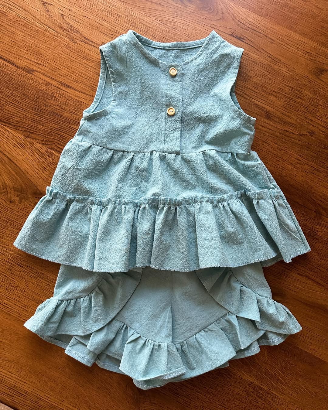 Rochiță bleu cu volănașe – handmade din 100% bumbac texturat – Handmade Lilisicopiii - imagine 3